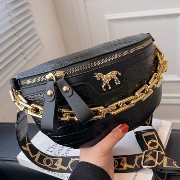 Black Crocodile Pattern Fashion Crossbody Bag with Gold Chain - Picture 1 of 5